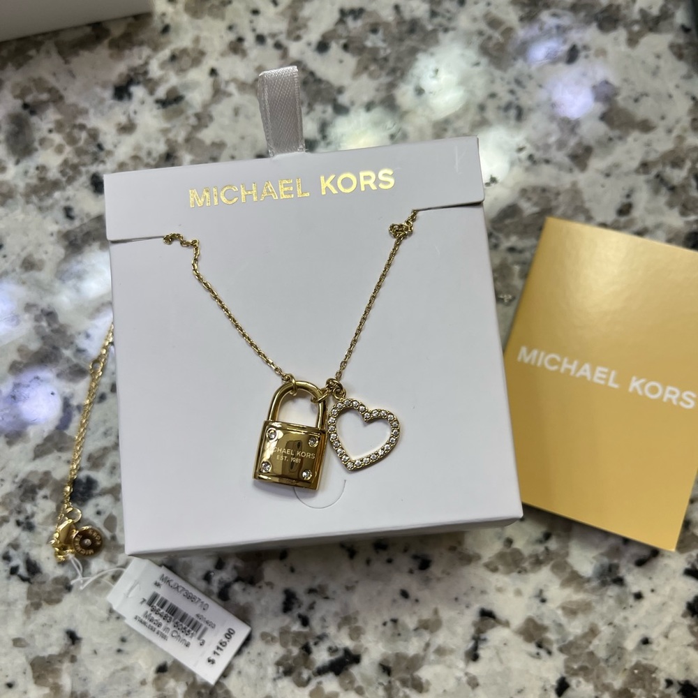 NWT//MK LOCK AND HEART NECKLACE